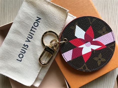 louis vuitton sleutelhanger tasje|louis vuitton watches.